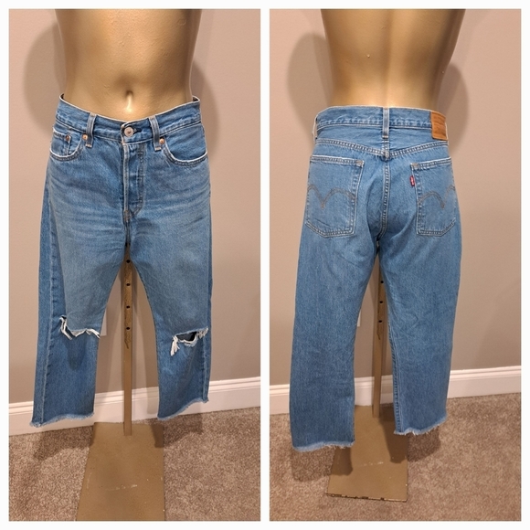 Levi's Premium Wedgie Straight Cropped Knee Distressed Jeans - Picture 2 of 9